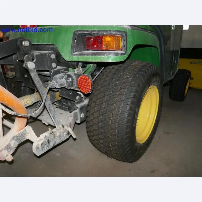 Medyczne urządzenia techniczne, wyposażenie i meble szpitalne-12