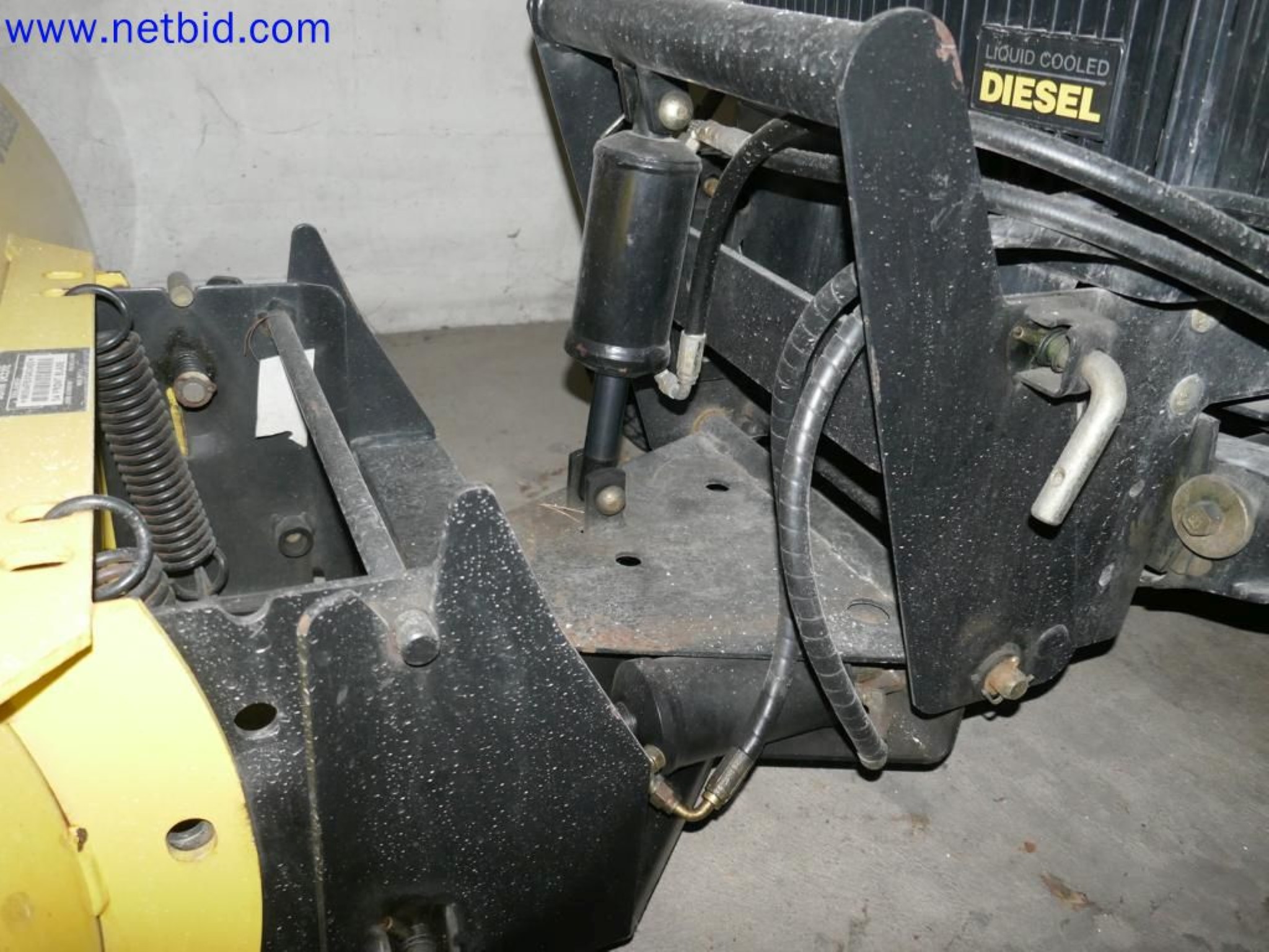 Medyczne urządzenia techniczne, wyposażenie i meble szpitalne-13