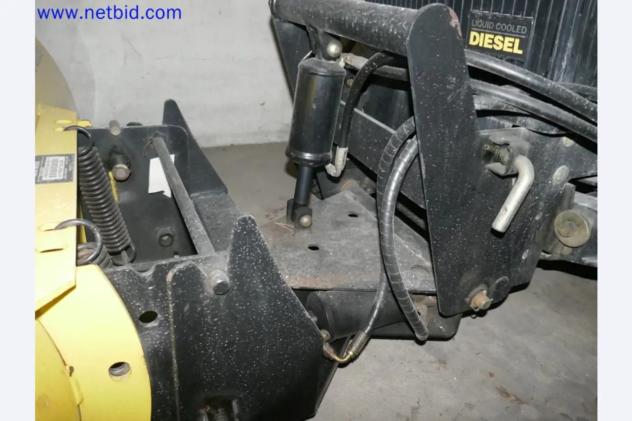 Medyczne urządzenia techniczne, wyposażenie i meble szpitalne-13