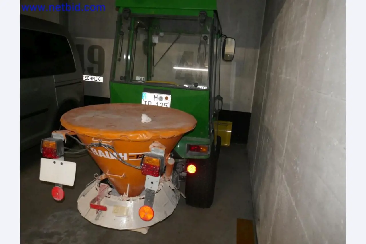 Medyczne urządzenia techniczne, wyposażenie i meble szpitalne-16