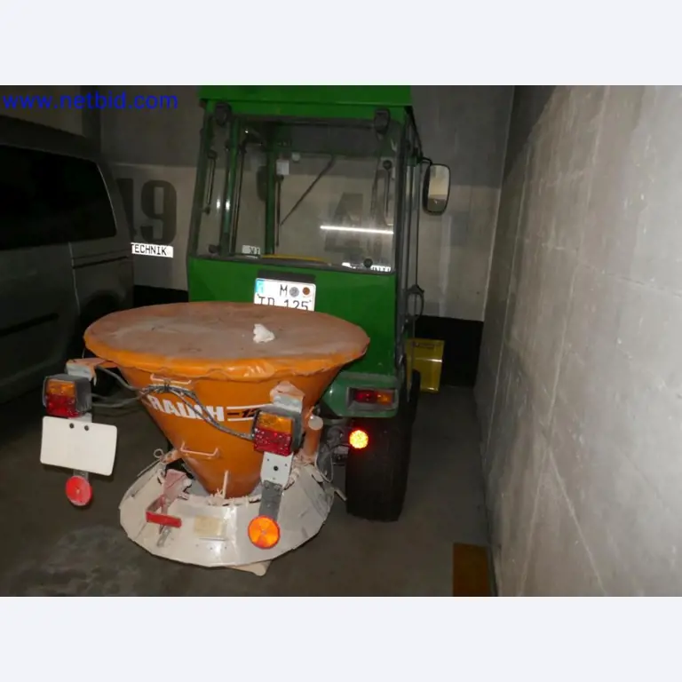 Medyczne urządzenia techniczne, wyposażenie i meble szpitalne-16