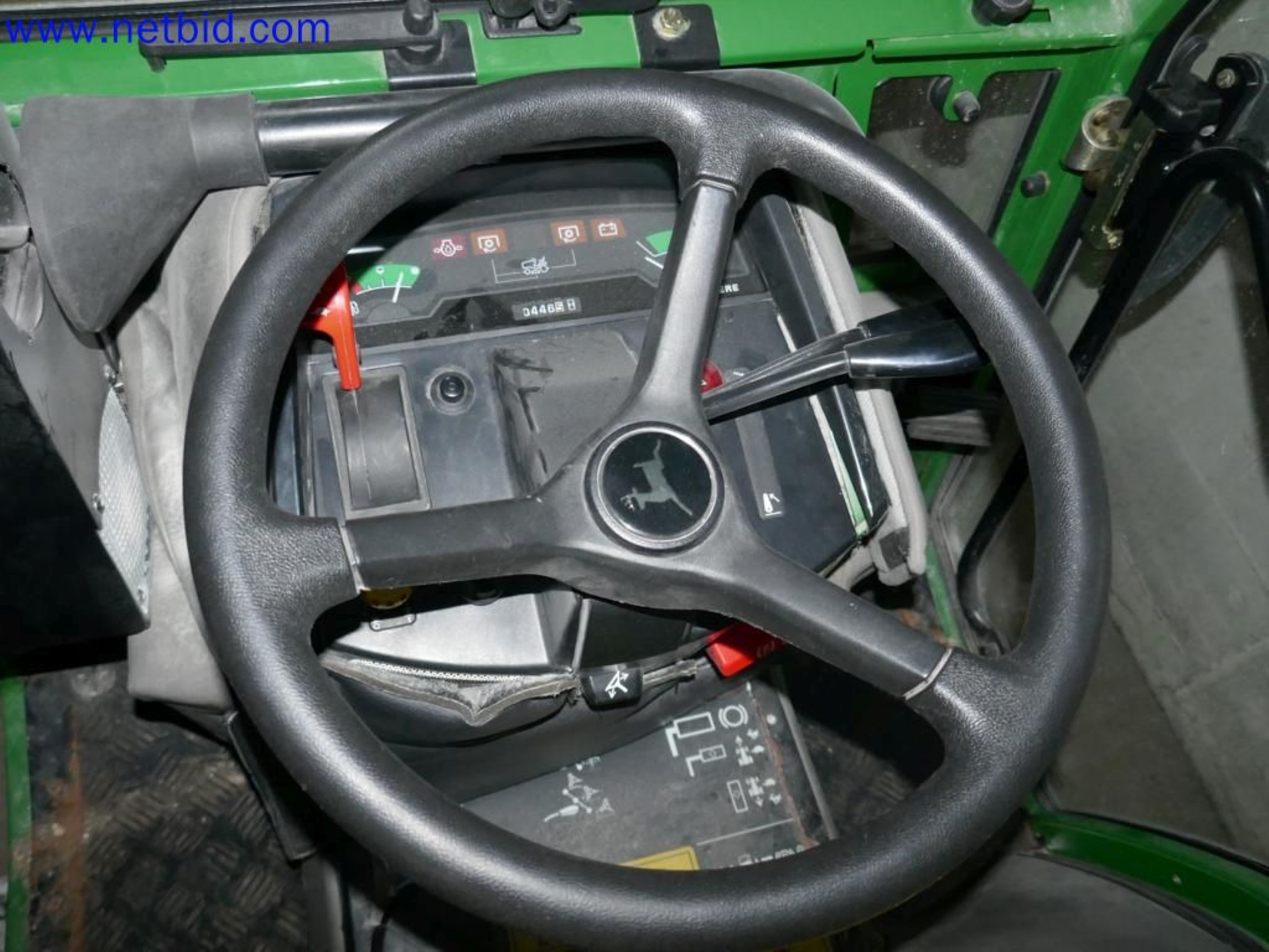 Medyczne urządzenia techniczne, wyposażenie i meble szpitalne-4