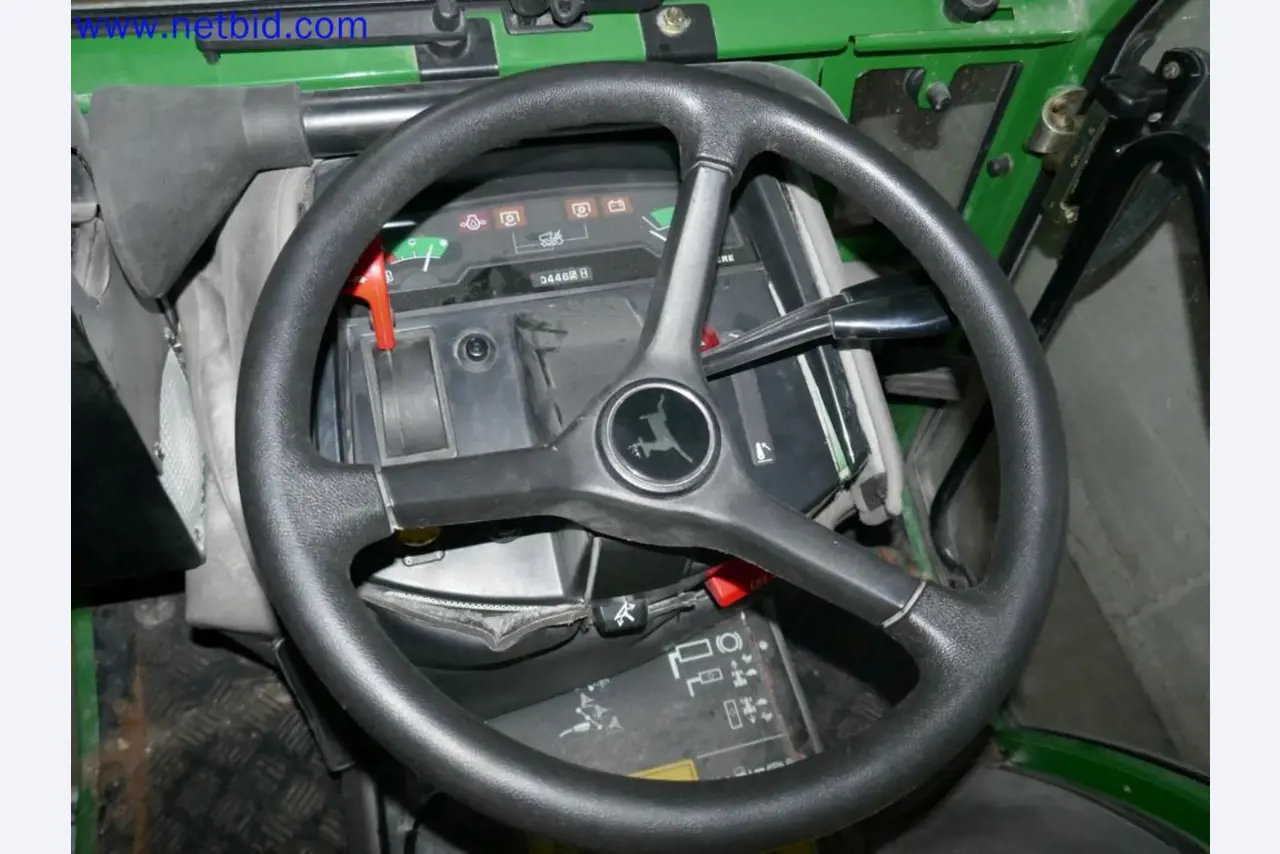 Medyczne urządzenia techniczne, wyposażenie i meble szpitalne-4