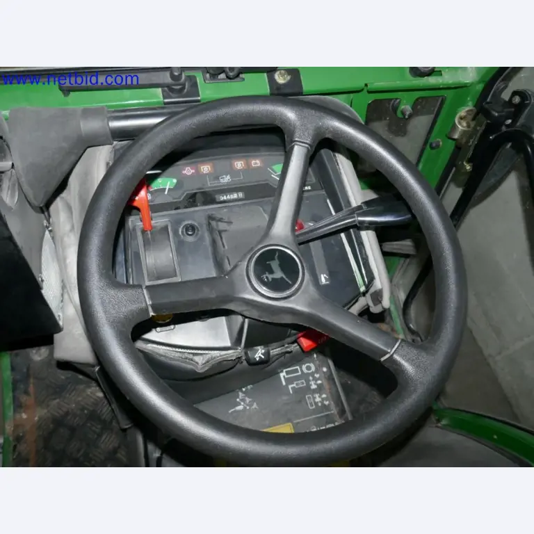 Medyczne urządzenia techniczne, wyposażenie i meble szpitalne-4