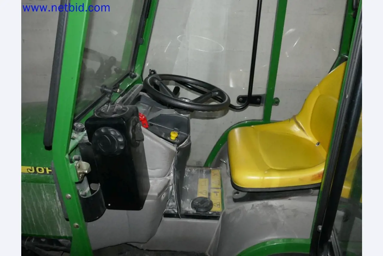 Medyczne urządzenia techniczne, wyposażenie i meble szpitalne-5