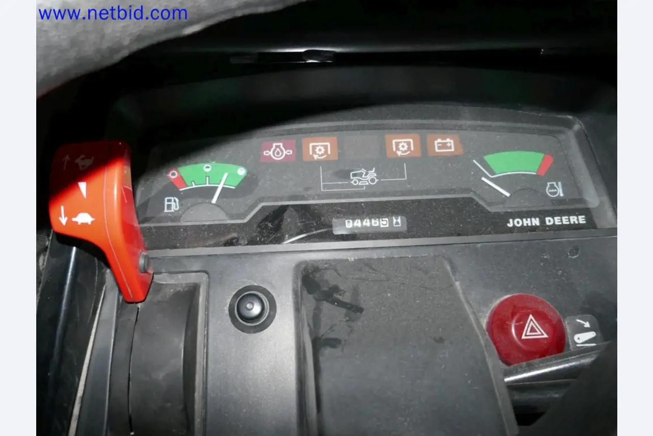 Medyczne urządzenia techniczne, wyposażenie i meble szpitalne-6