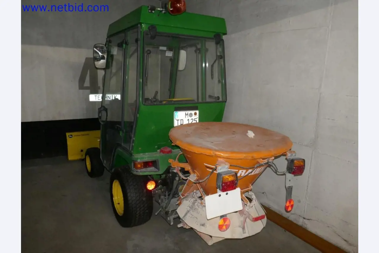 Medyczne urządzenia techniczne, wyposażenie i meble szpitalne-8