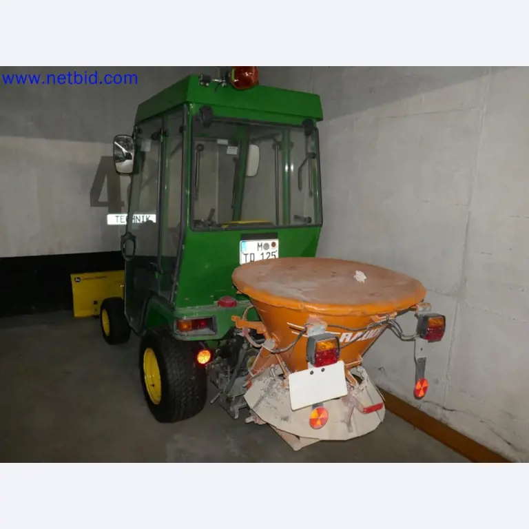 Medyczne urządzenia techniczne, wyposażenie i meble szpitalne-8