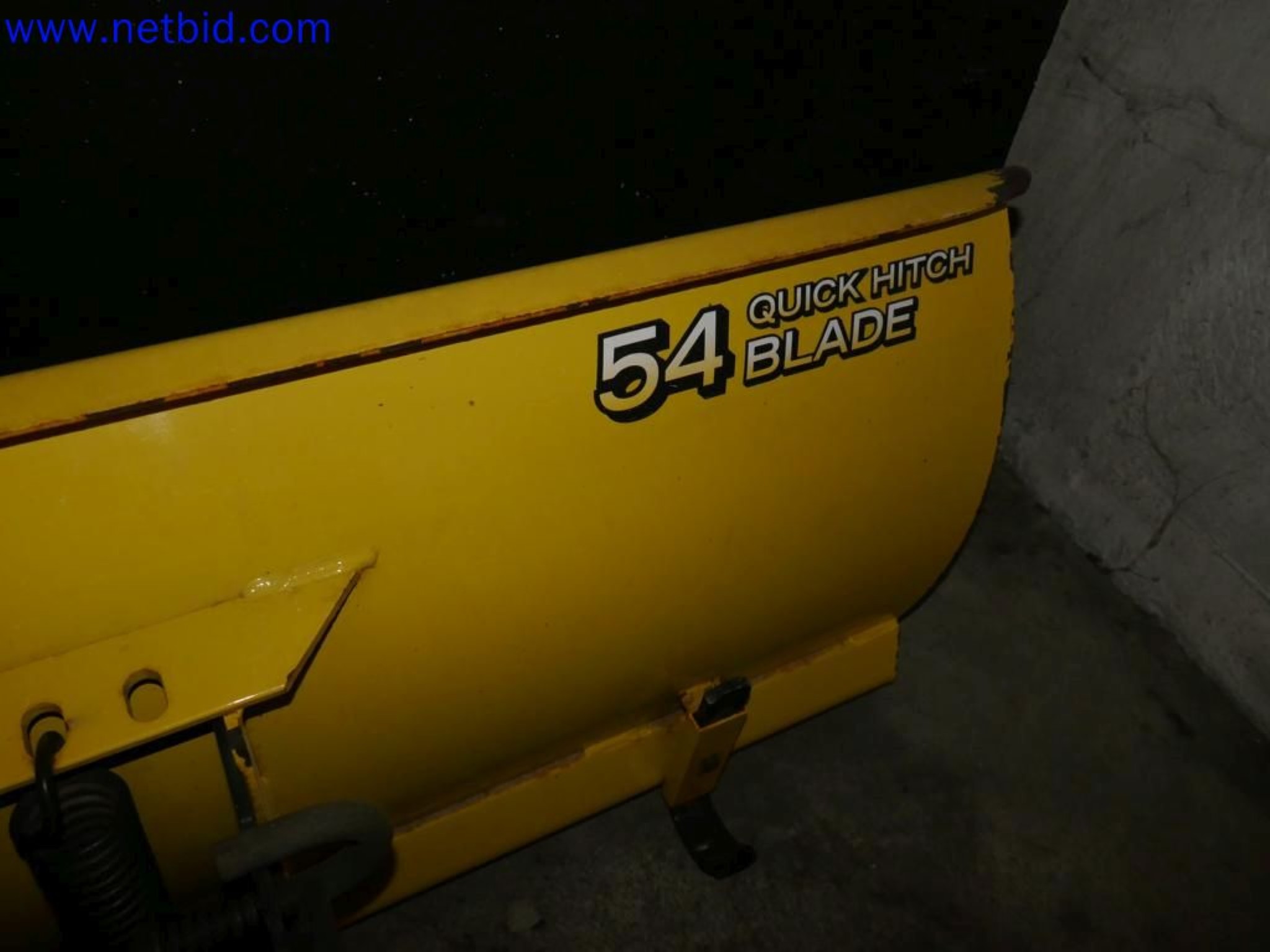 Medyczne urządzenia techniczne, wyposażenie i meble szpitalne-9