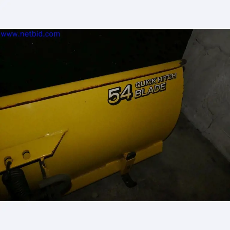 Medyczne urządzenia techniczne, wyposażenie i meble szpitalne-9