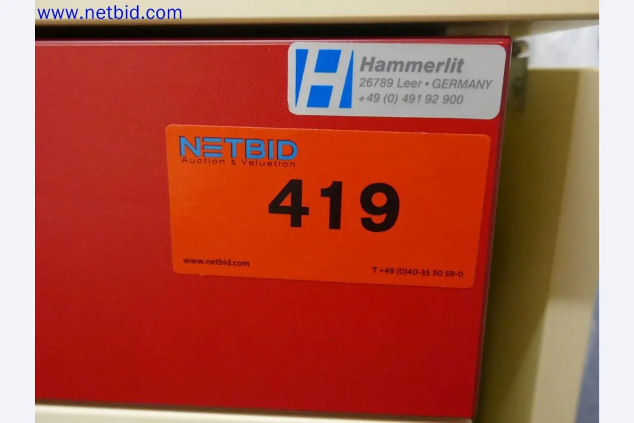 Medizinisch technische Geräte, Einrichtung und Mobiliar eines Krankenhauses-2