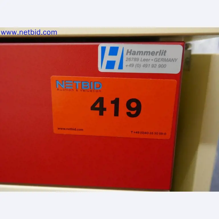 Medizinisch technische Geräte, Einrichtung und Mobiliar eines Krankenhauses-2