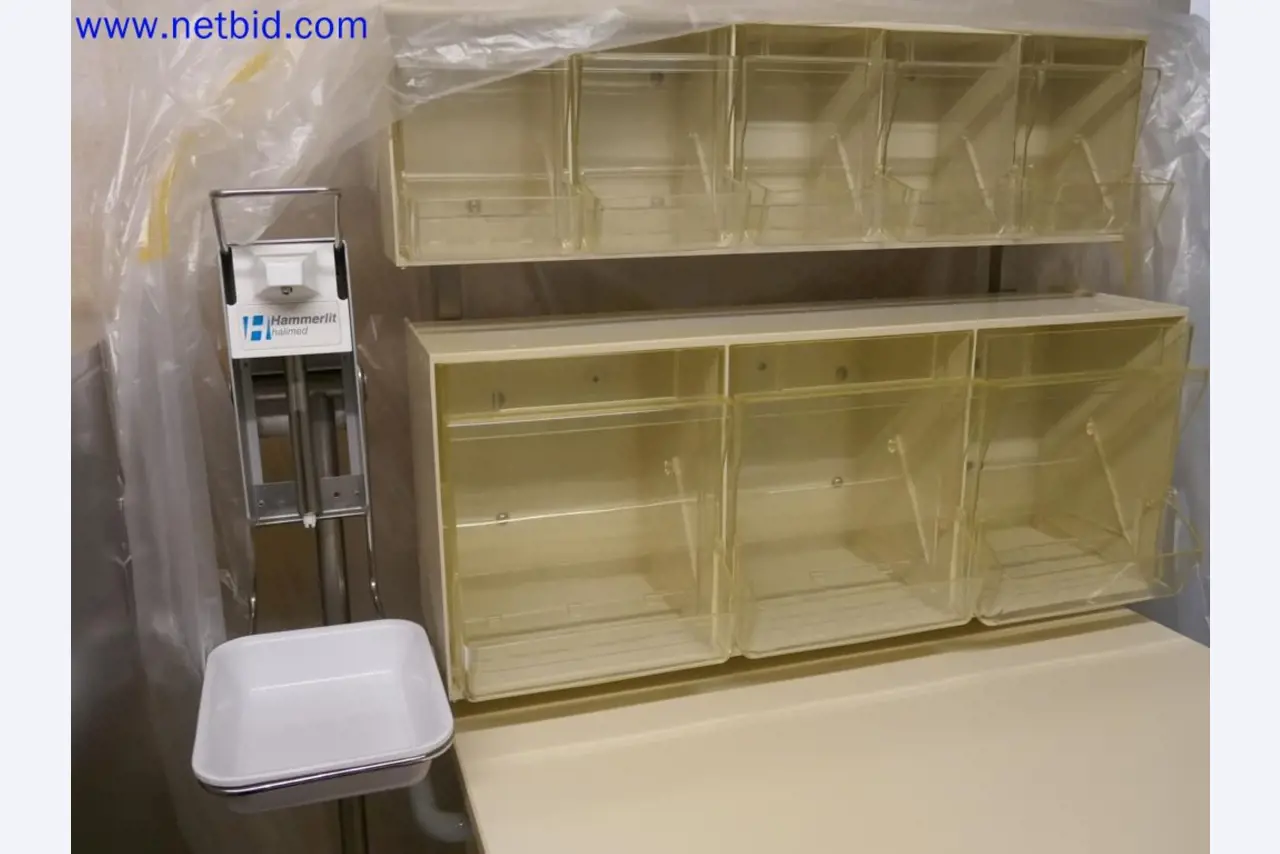 Medizinisch technische Geräte, Einrichtung und Mobiliar eines Krankenhauses-3