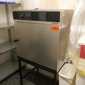Armario calefactor Memmert BE500