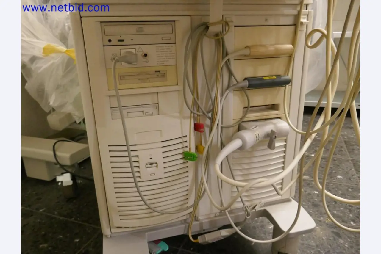 Medizinisch technische Geräte, Einrichtung und Mobiliar eines Krankenhauses-2