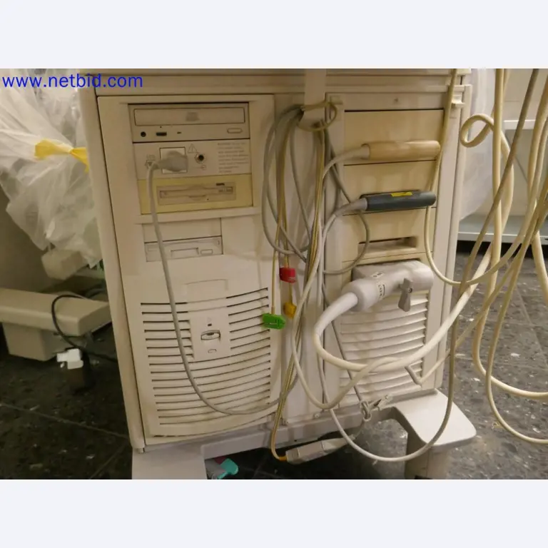 Medizinisch technische Geräte, Einrichtung und Mobiliar eines Krankenhauses-2