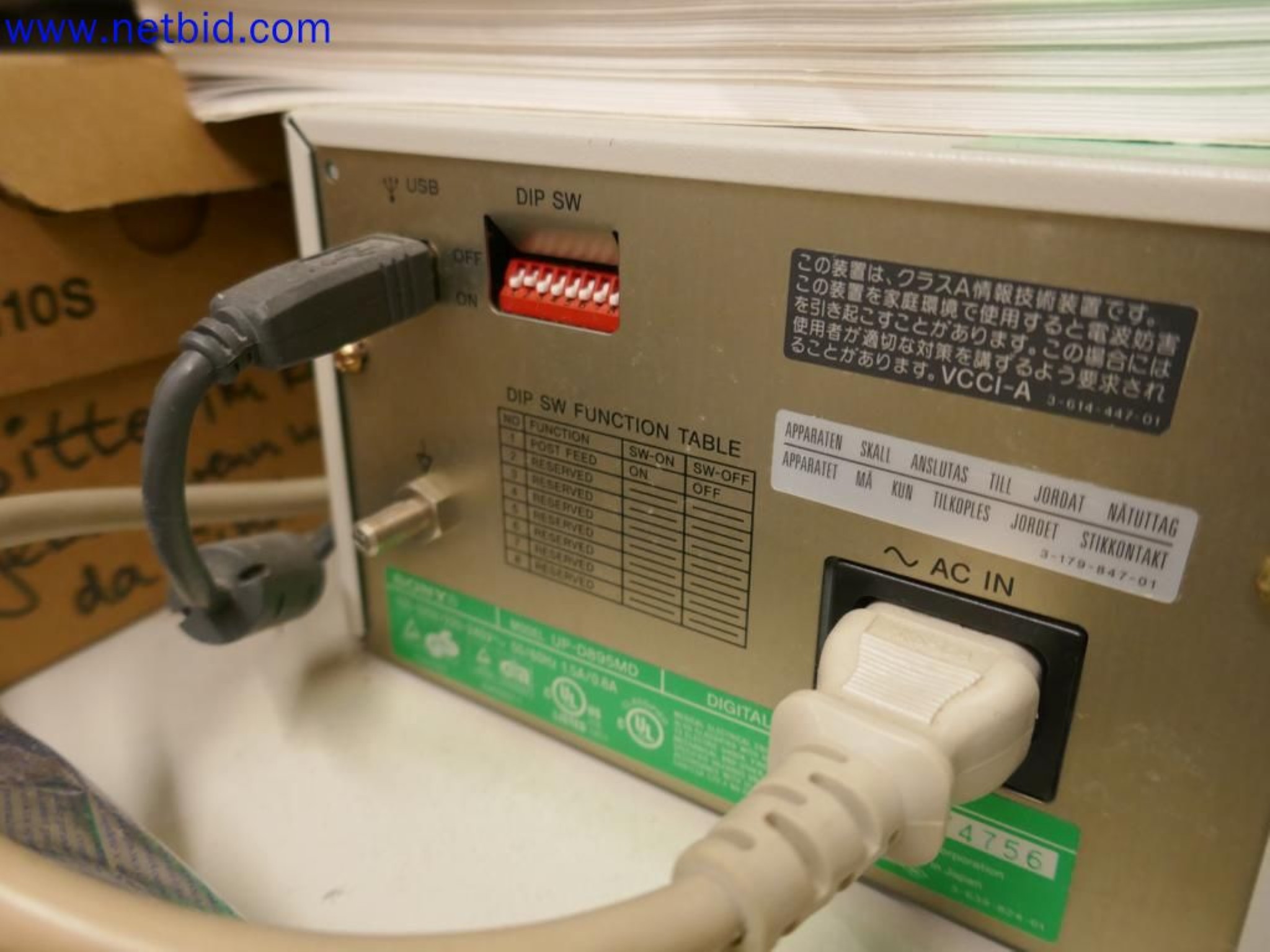 Medyczne urządzenia techniczne, wyposażenie i meble szpitalne-4