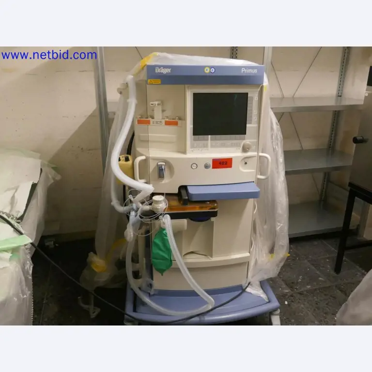 Medizinisch technische Geräte, Einrichtung und Mobiliar eines Krankenhauses-2