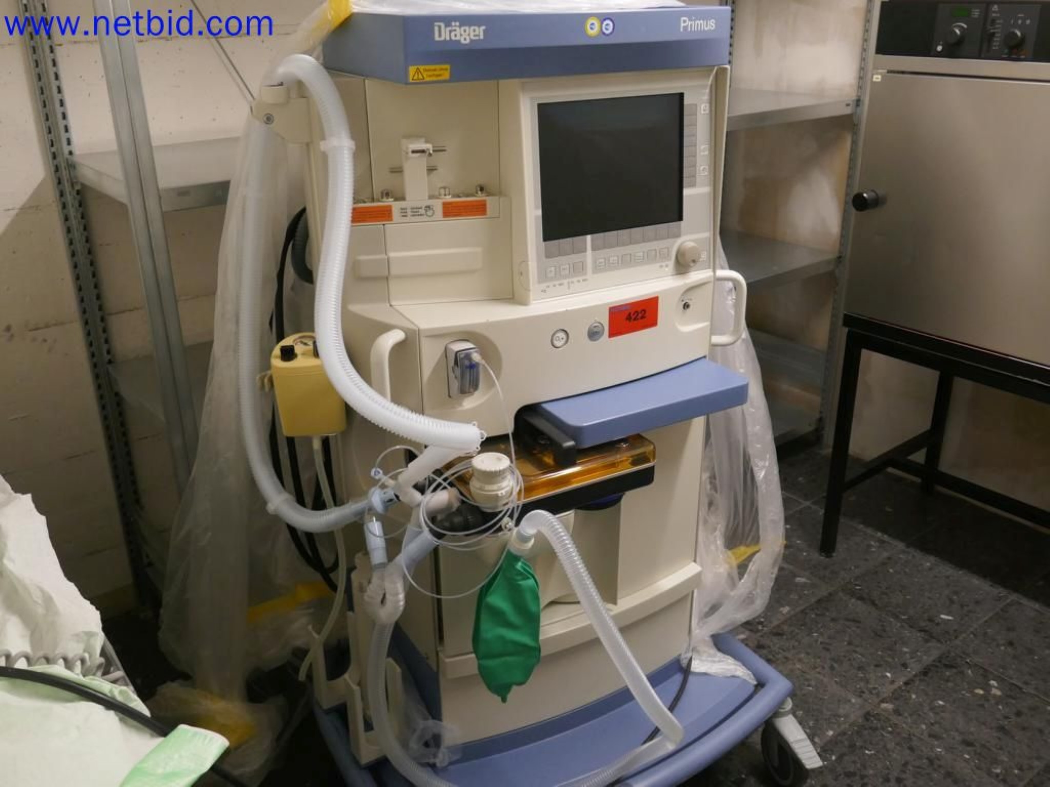 Medyczne urządzenia techniczne, wyposażenie i meble szpitalne-3