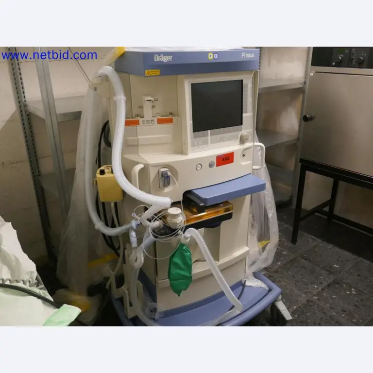 Medizinisch technische Geräte, Einrichtung und Mobiliar eines Krankenhauses-3