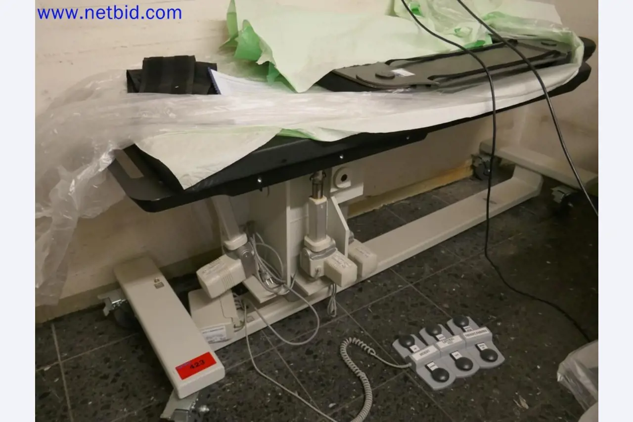 Appareils techniques médicaux, aménagement et mobilier d'un hôpital-3