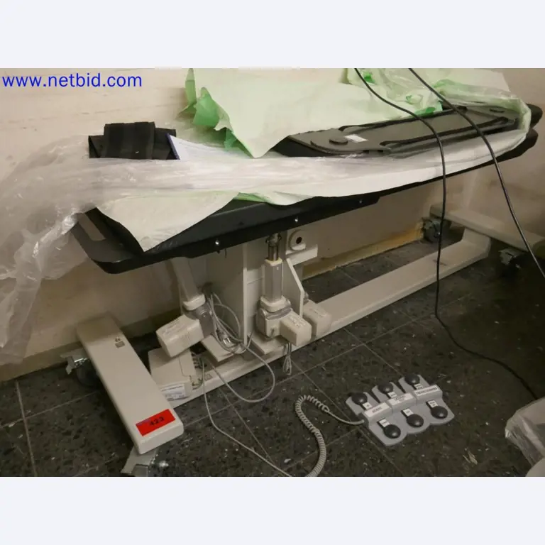 Appareils techniques médicaux, aménagement et mobilier d'un hôpital-3