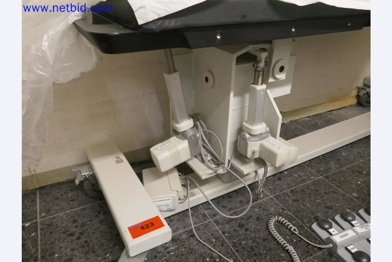 Appareils techniques médicaux, aménagement et mobilier d'un hôpital-6