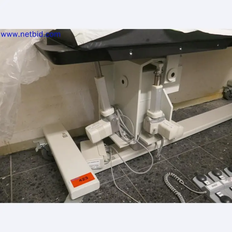 Appareils techniques médicaux, aménagement et mobilier d'un hôpital-6