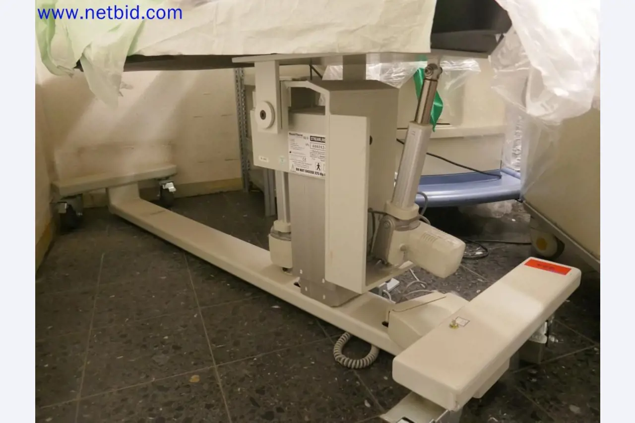 Appareils techniques médicaux, aménagement et mobilier d'un hôpital-9