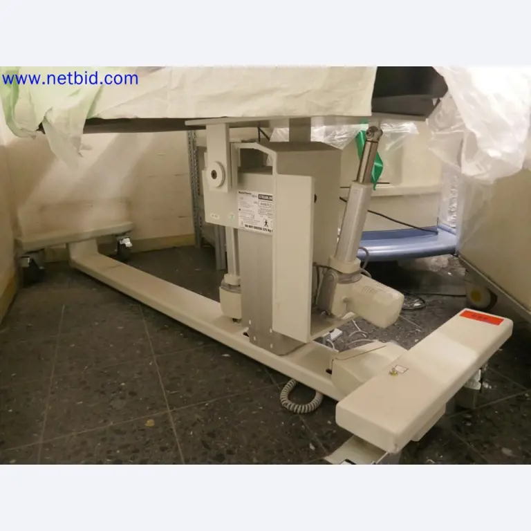 Appareils techniques médicaux, aménagement et mobilier d'un hôpital-9