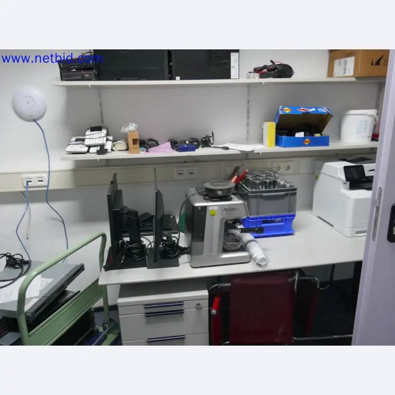 Medizinisch technische Geräte, Einrichtung und Mobiliar eines Krankenhauses-4