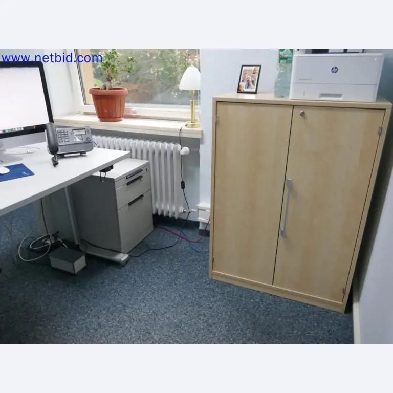 Medizinisch technische Geräte, Einrichtung und Mobiliar eines Krankenhauses-5