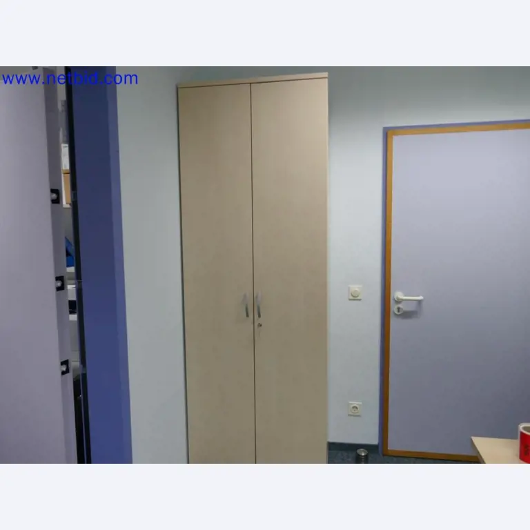 Medizinisch technische Geräte, Einrichtung und Mobiliar eines Krankenhauses-6