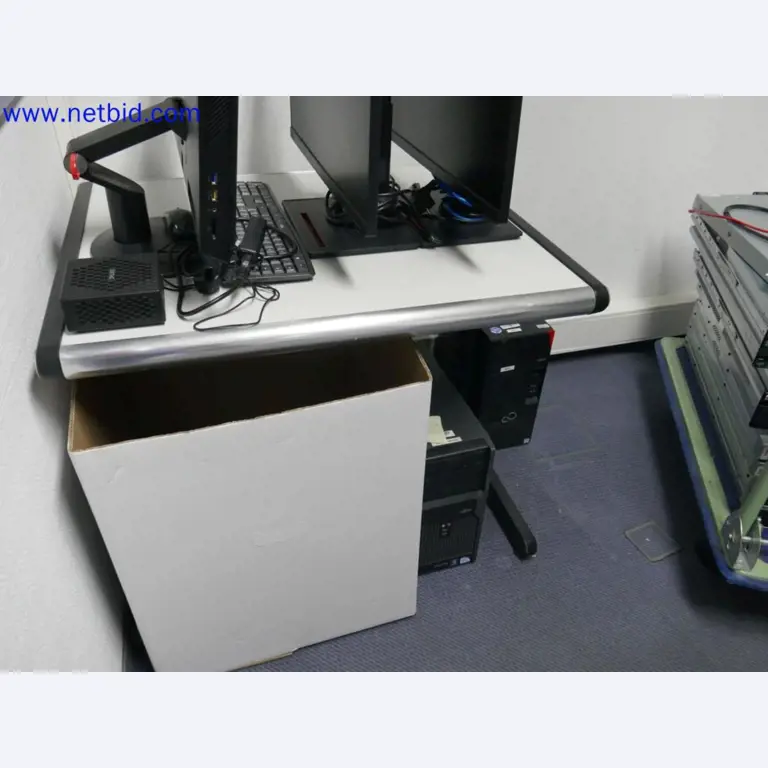 Medizinisch technische Geräte, Einrichtung und Mobiliar eines Krankenhauses-7