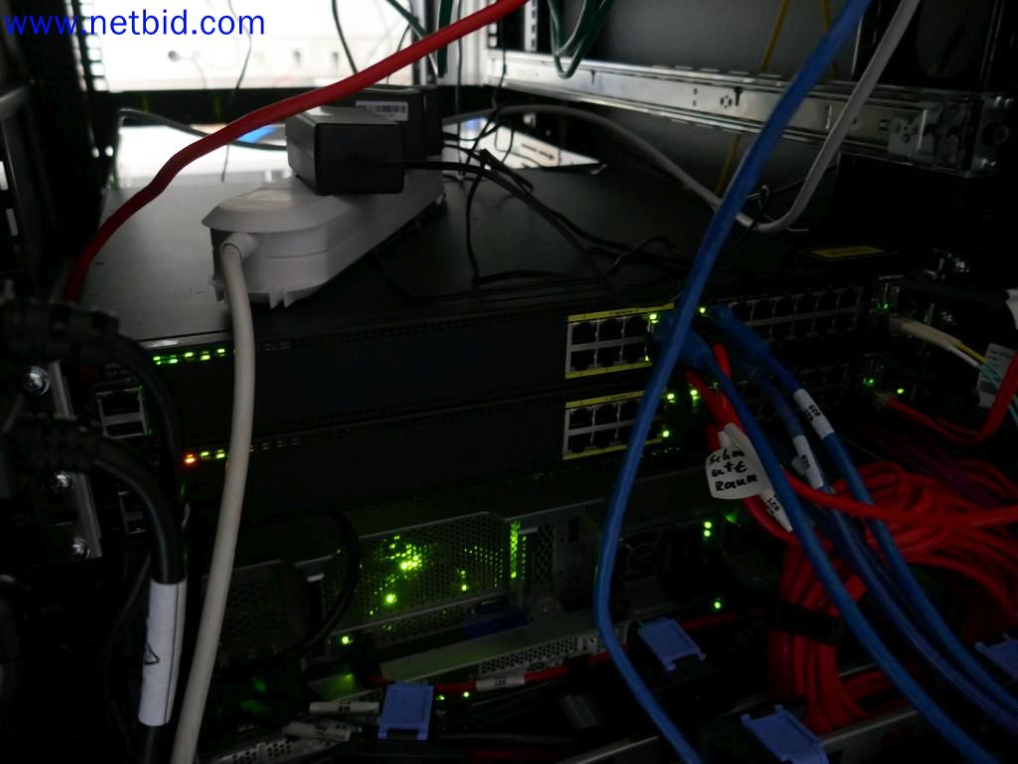 Medyczne urządzenia techniczne, wyposażenie i meble szpitalne-6