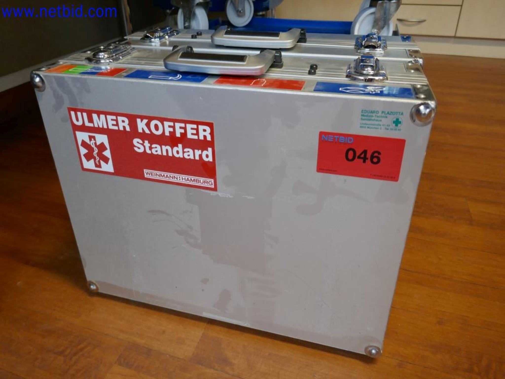 Medyczne urządzenia techniczne, wyposażenie i meble szpitalne-1