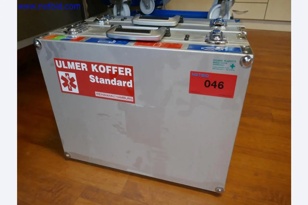 Medyczne urządzenia techniczne, wyposażenie i meble szpitalne-1