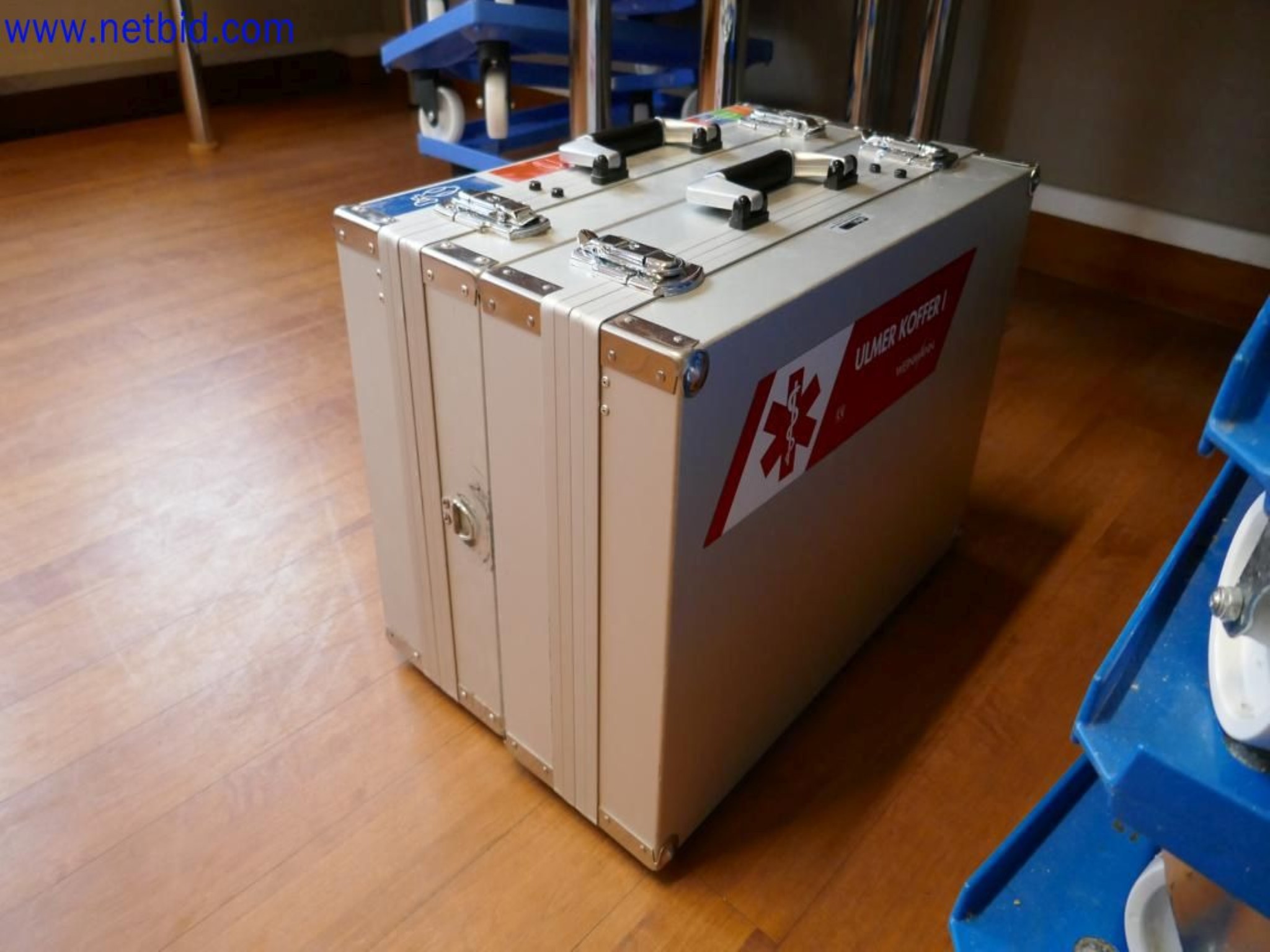 Medyczne urządzenia techniczne, wyposażenie i meble szpitalne-2