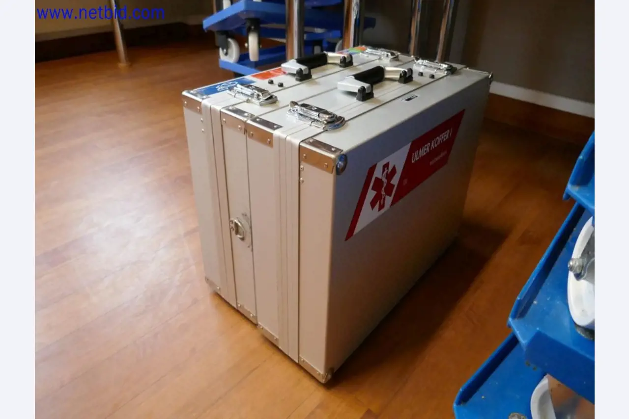 Medyczne urządzenia techniczne, wyposażenie i meble szpitalne-2