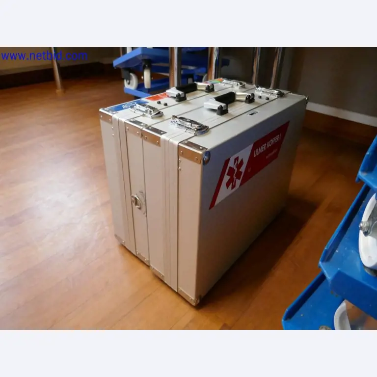 Medyczne urządzenia techniczne, wyposażenie i meble szpitalne-2