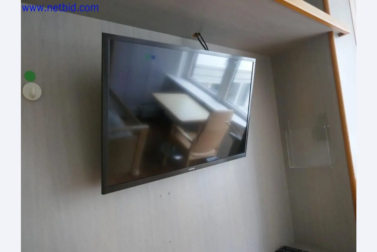 Medizinisch technische Geräte, Einrichtung und Mobiliar eines Krankenhauses-3