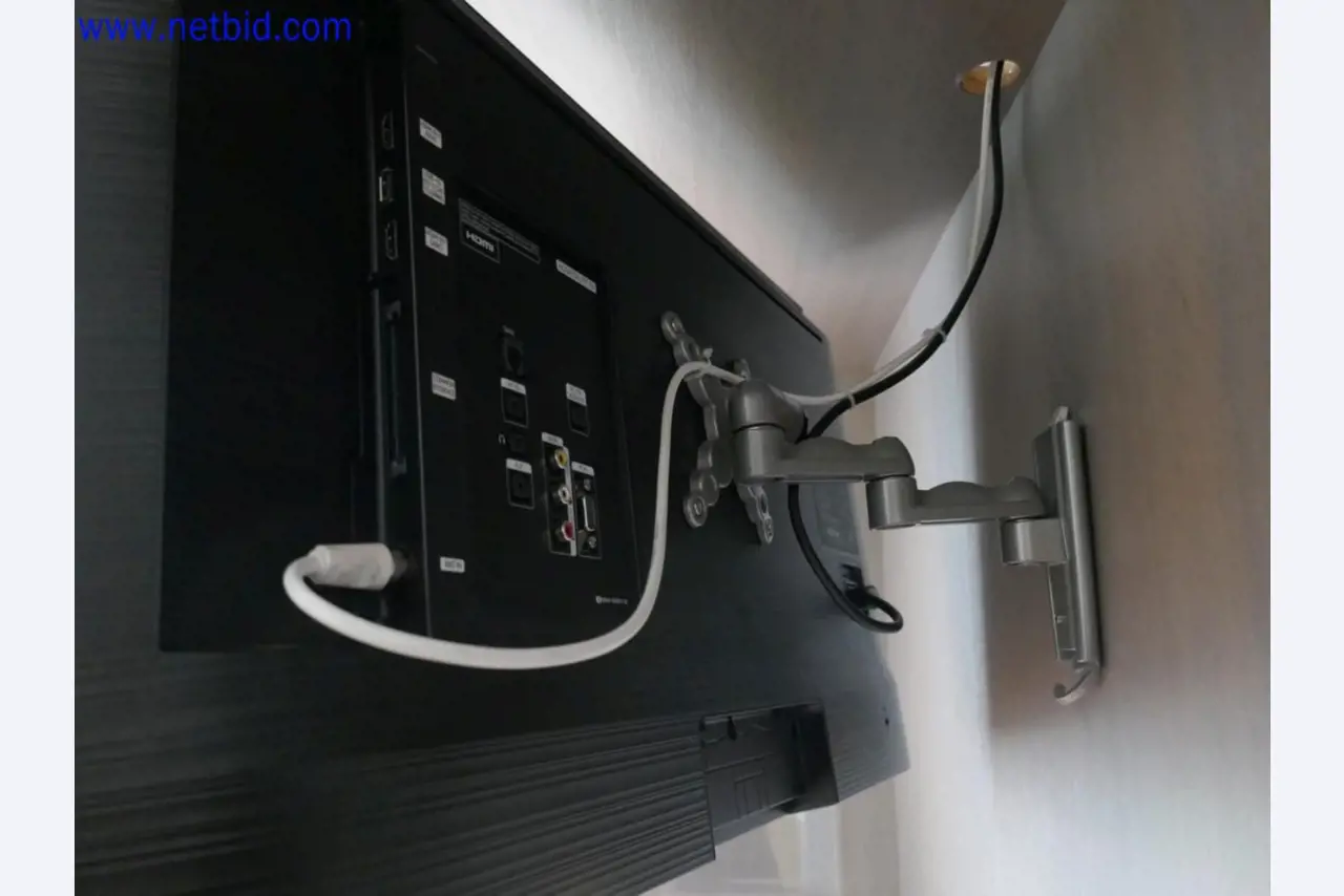 Medizinisch technische Geräte, Einrichtung und Mobiliar eines Krankenhauses-6