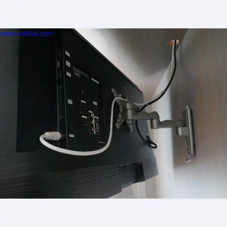 Medizinisch technische Geräte, Einrichtung und Mobiliar eines Krankenhauses-6