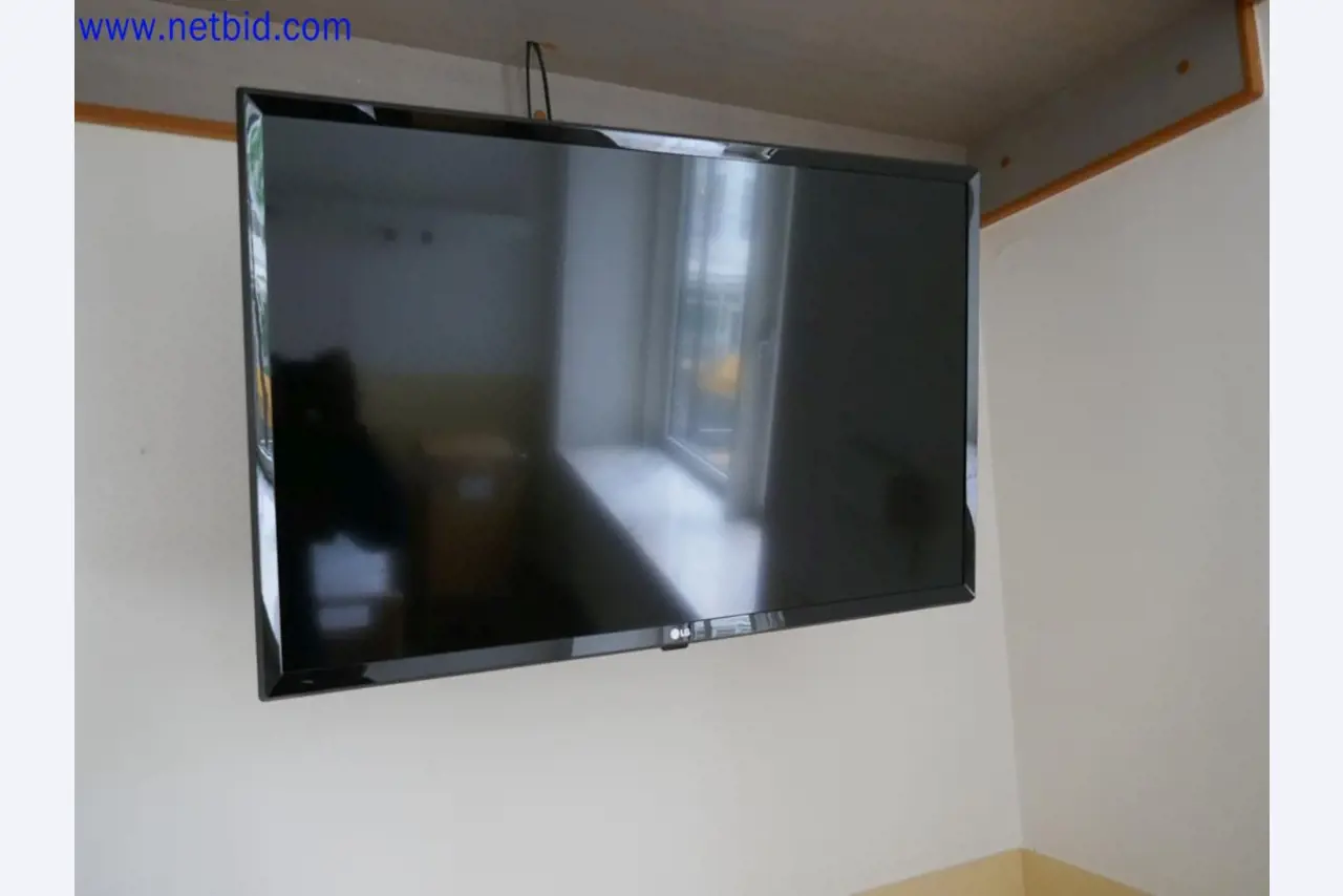 Medizinisch technische Geräte, Einrichtung und Mobiliar eines Krankenhauses-9