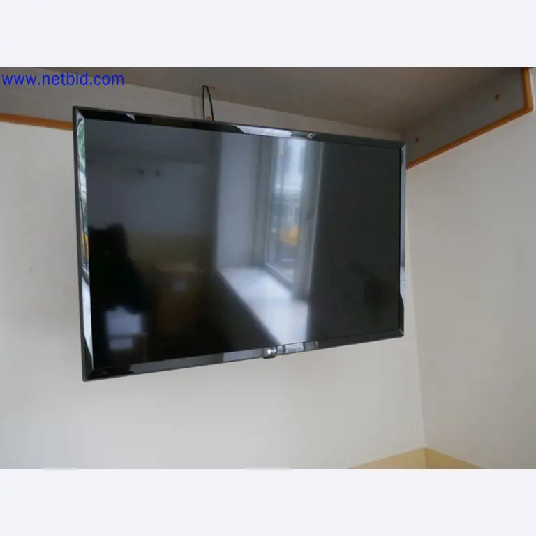 Medizinisch technische Geräte, Einrichtung und Mobiliar eines Krankenhauses-9