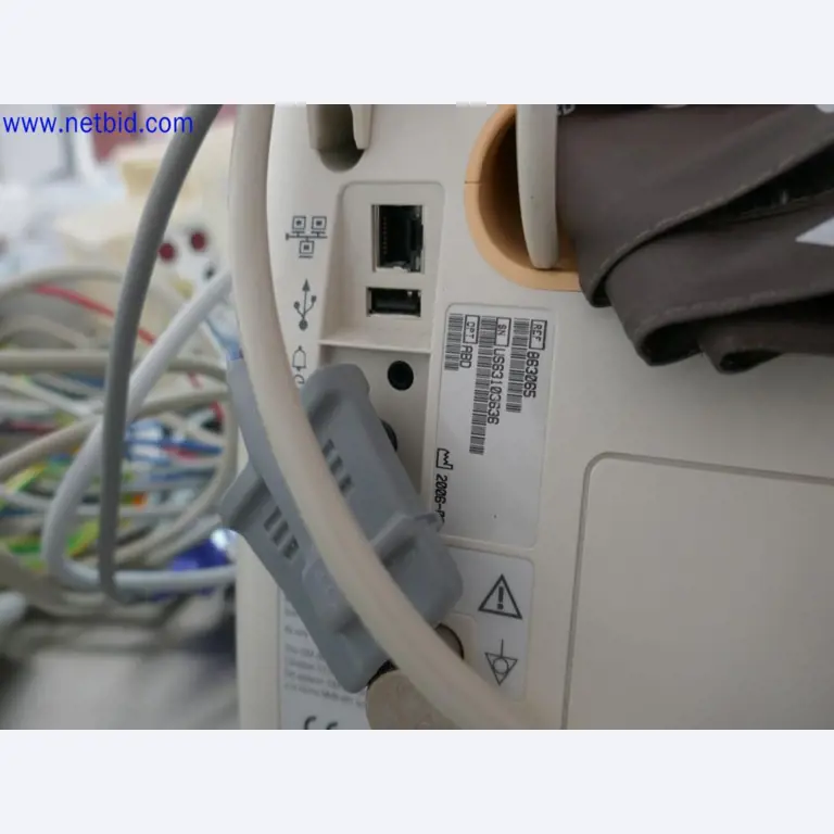 Medizinisch technische Geräte, Einrichtung und Mobiliar eines Krankenhauses-3