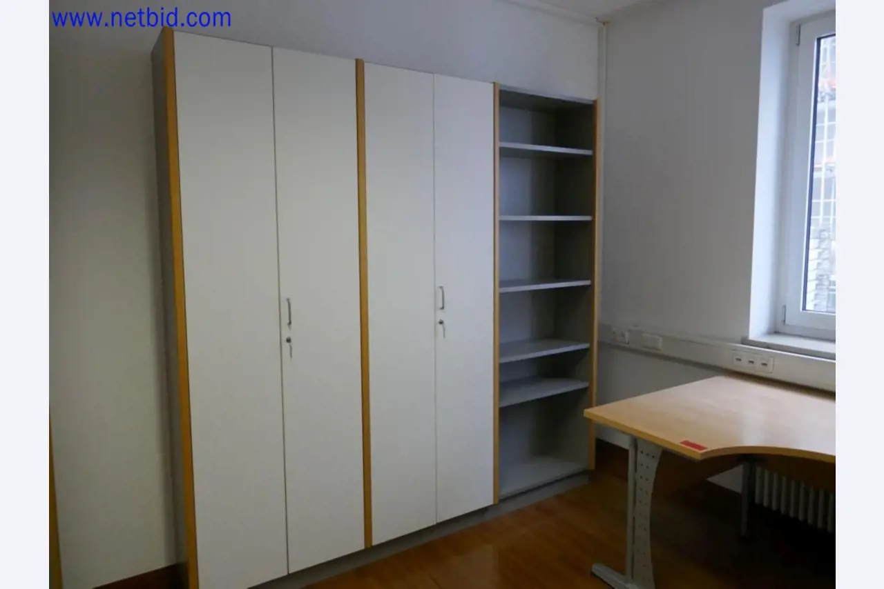 Medizinisch technische Geräte, Einrichtung und Mobiliar eines Krankenhauses-4