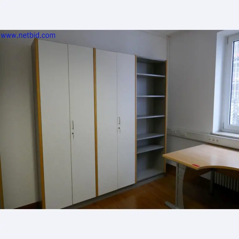 Medizinisch technische Geräte, Einrichtung und Mobiliar eines Krankenhauses-4