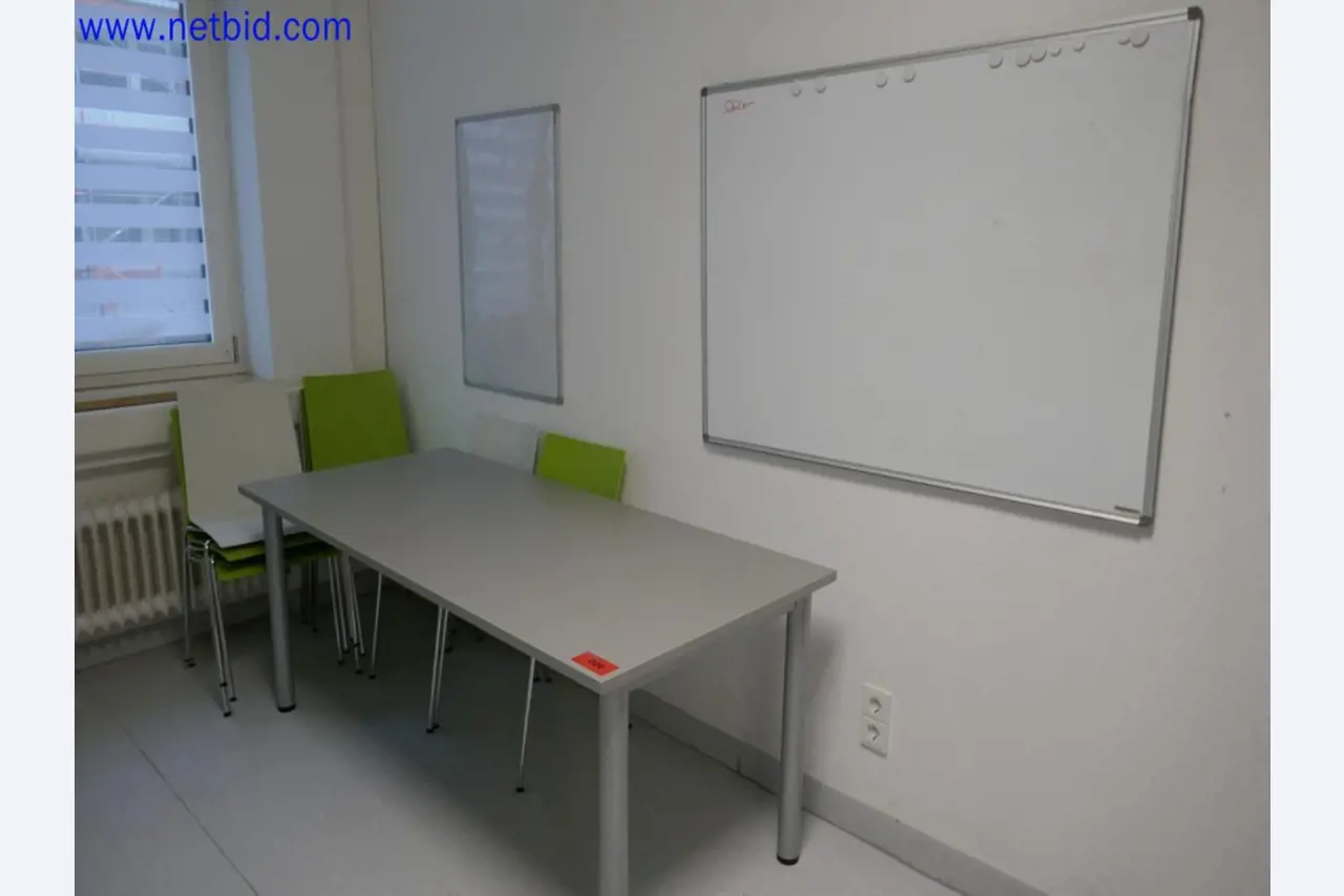 Dispositivos técnicos médicos, equipamento e mobiliário de um hospital-2
