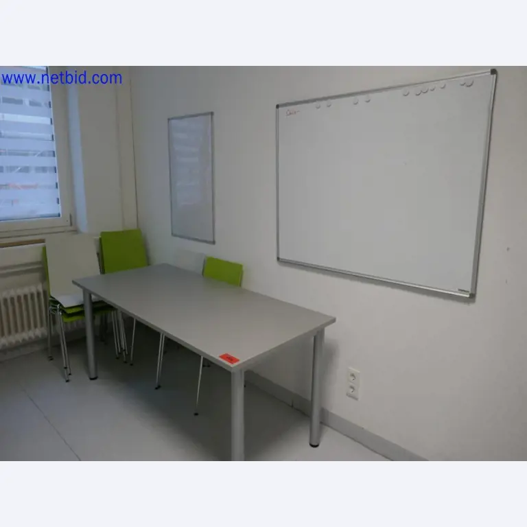 Dispositivos técnicos médicos, equipamento e mobiliário de um hospital-2